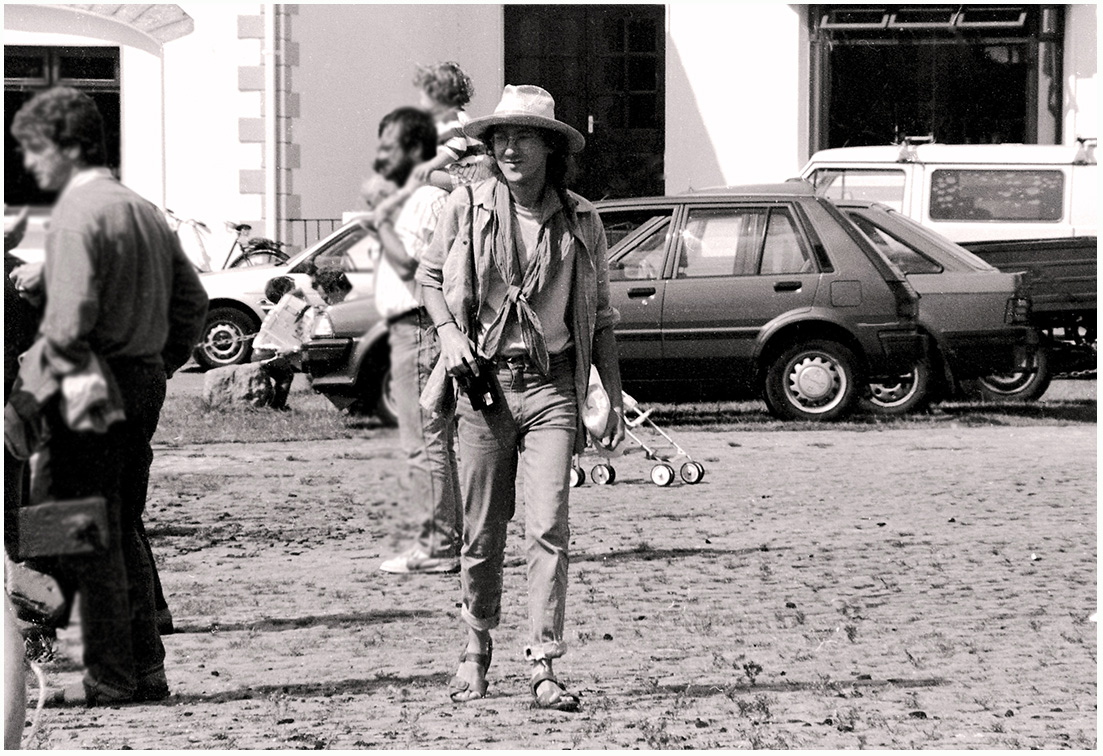 wbs_colin_walking_89